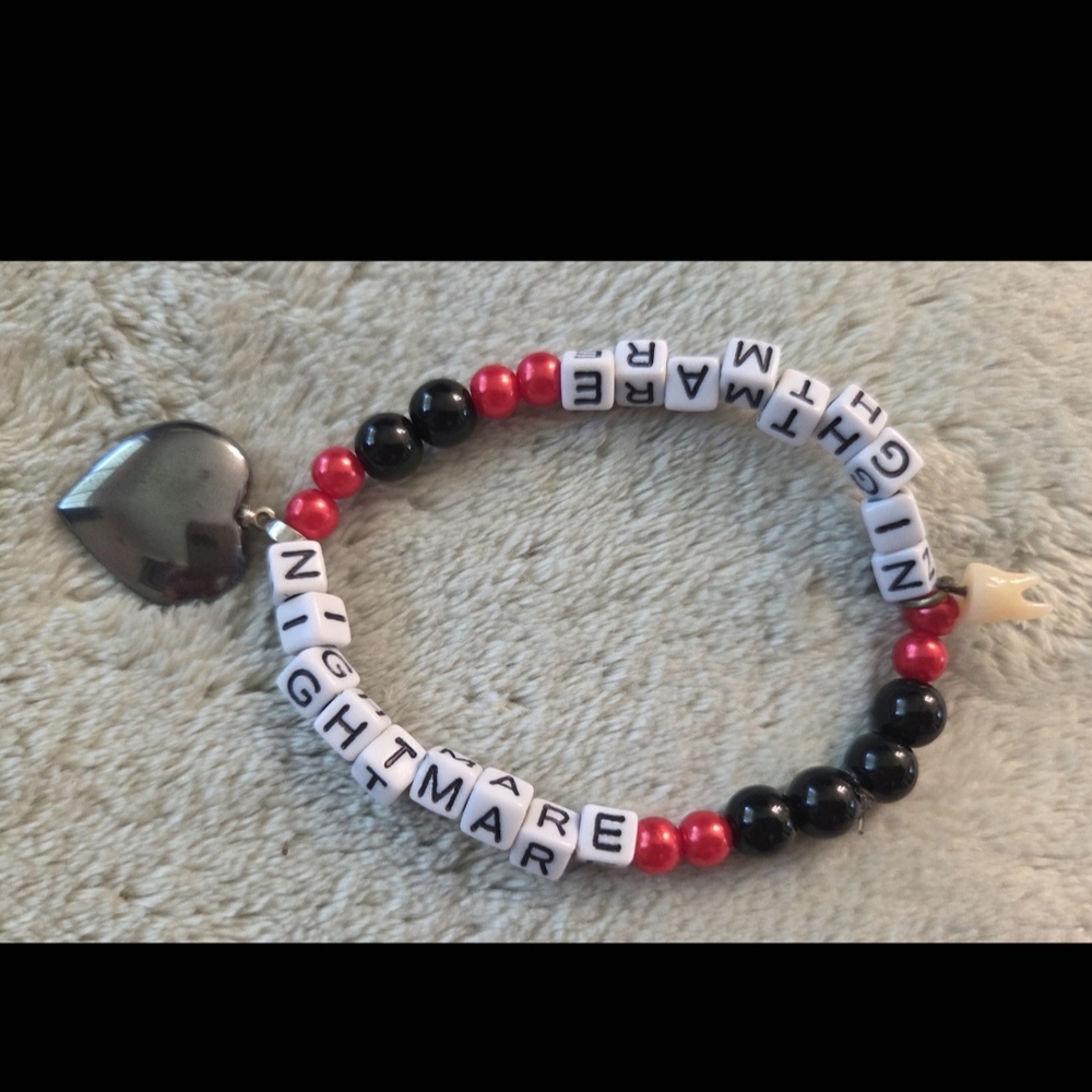 Heart Charm Beaded Bracelet - Black, Red, White